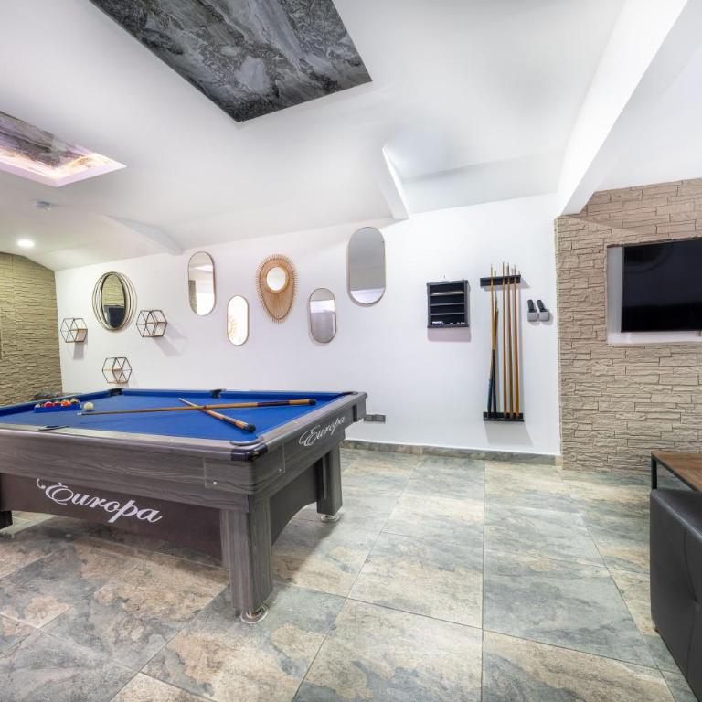 Provenza! Golden Jacuzzi - 5BR only 1 Block from lleras - Apartment - 35