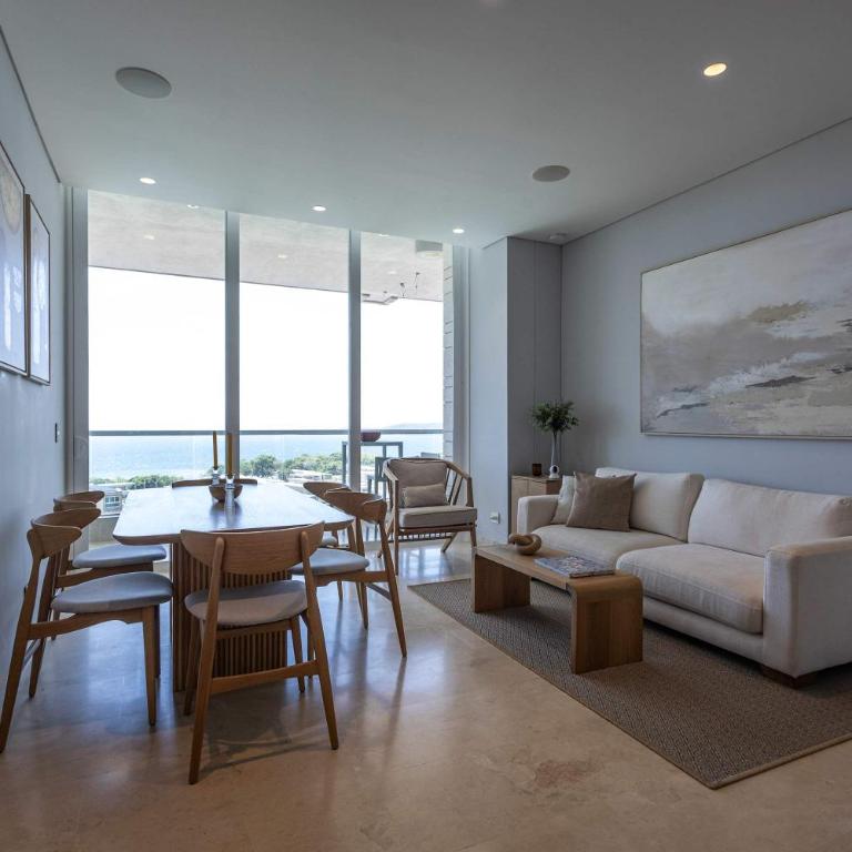 Luxe 2-BR Ocean-View Apartment with Pool Gym & Spa - Apartment - 1