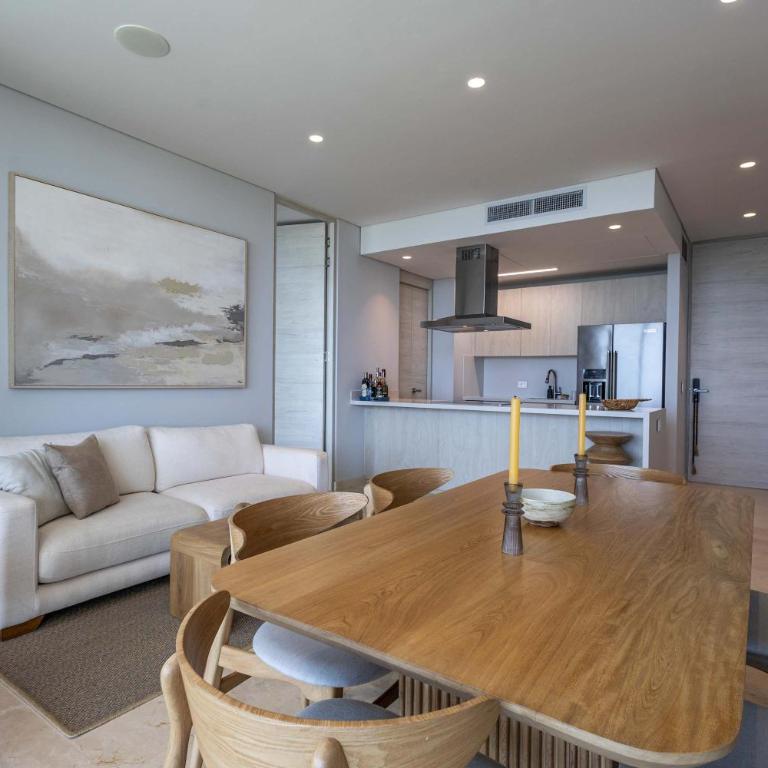 Luxe 2-BR Ocean-View Apartment with Pool Gym & Spa - Apartment - 2