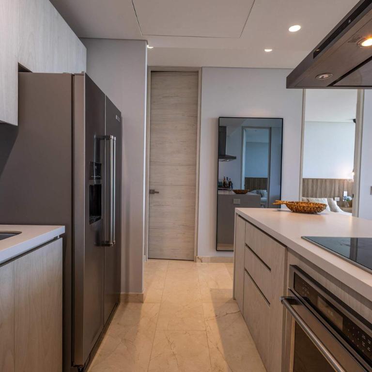 Luxe 2-BR Ocean-View Apartment with Pool Gym & Spa - Apartment - 3