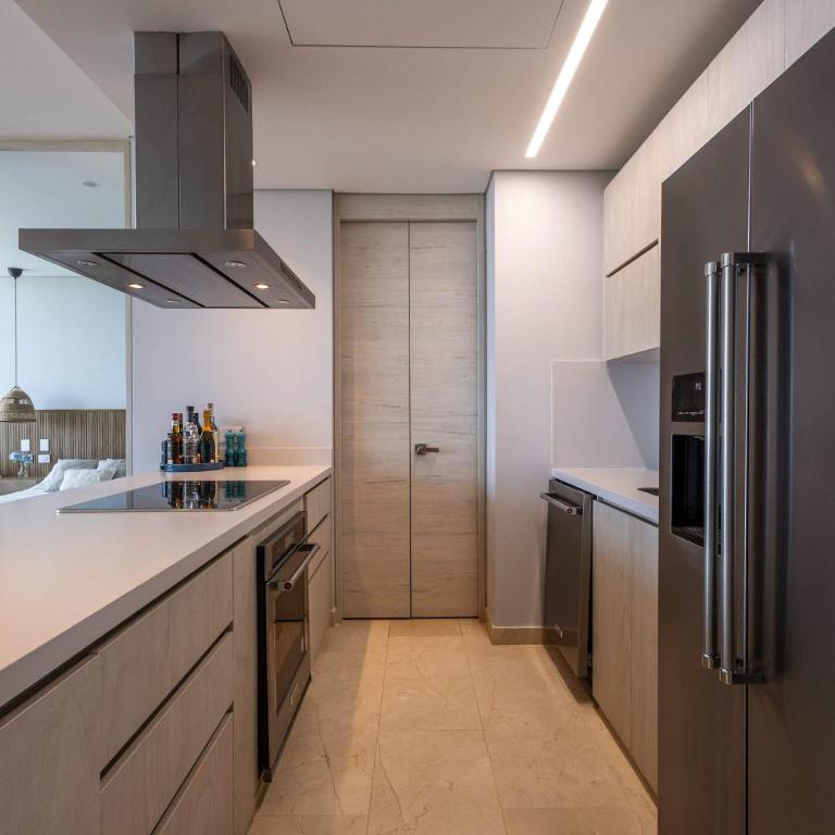 Luxe 2-BR Ocean-View Apartment with Pool Gym & Spa - Apartment - 6