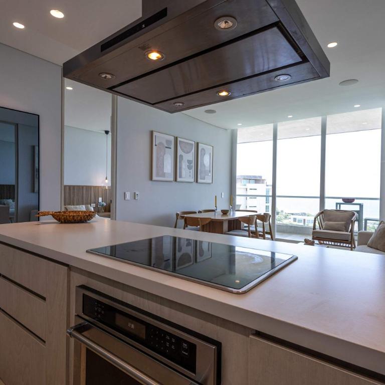 Luxe 2-BR Ocean-View Apartment with Pool Gym & Spa - Apartment - 10