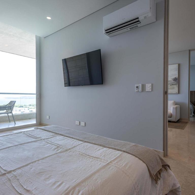 Luxe 2-BR Ocean-View Apartment with Pool Gym & Spa - Apartment - 17
