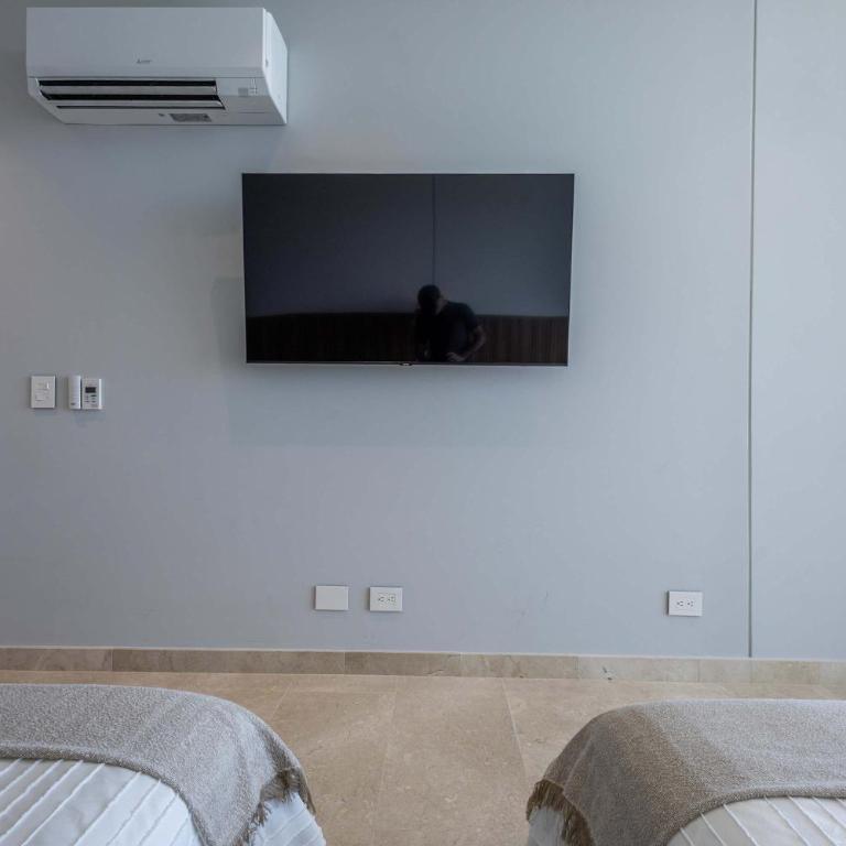 Luxe 2-BR Ocean-View Apartment with Pool Gym & Spa - Apartment - 22