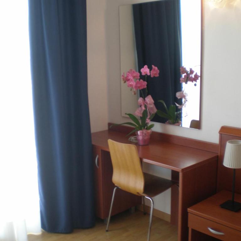 Hotel Silva Frontemare - Camera Quadrupla con Vista Mare e Balcone - 5