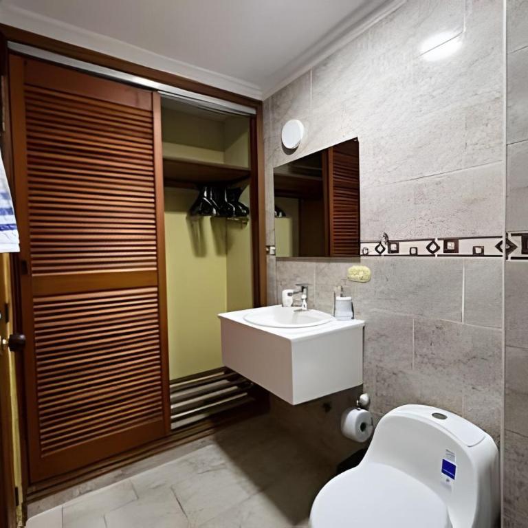 Soberana del Mar by Colproperty Management - Two-Bedroom Standard Apartment - 17