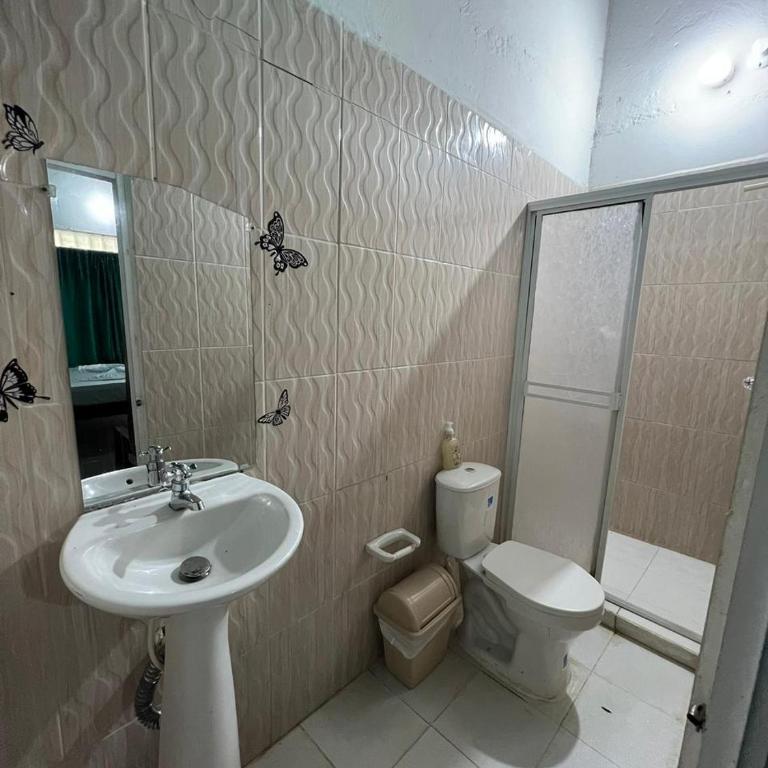 Hotel Casa Costa - Habitación Familiar con baño privado - 9
