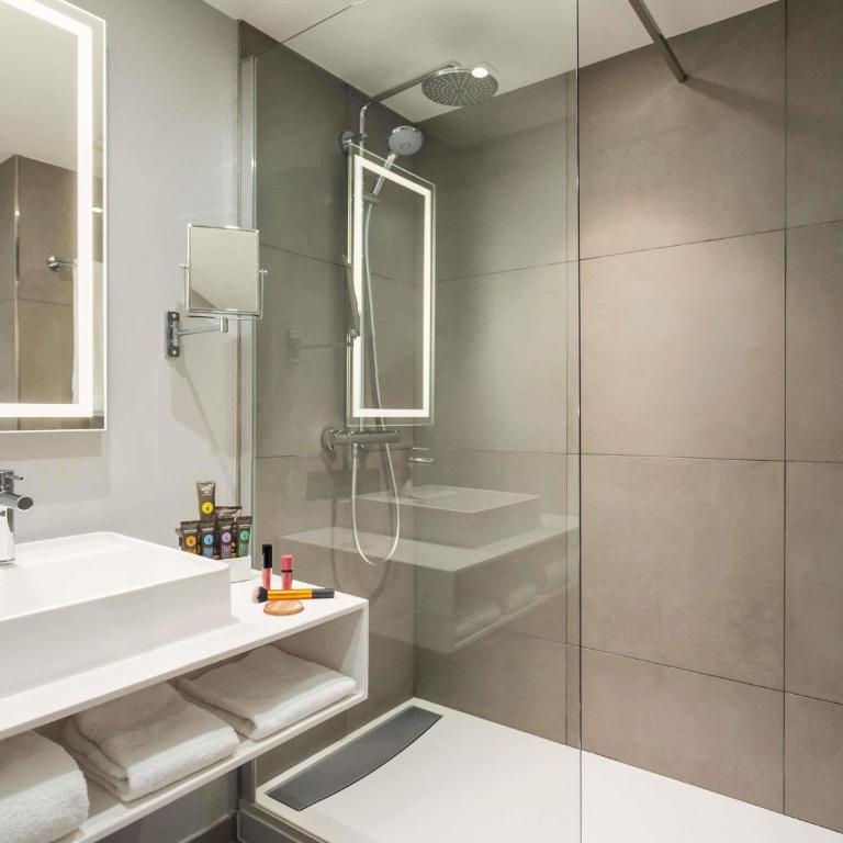Novotel Campo De Las Naciones - Superior Queen Room - Plaza Building - 8