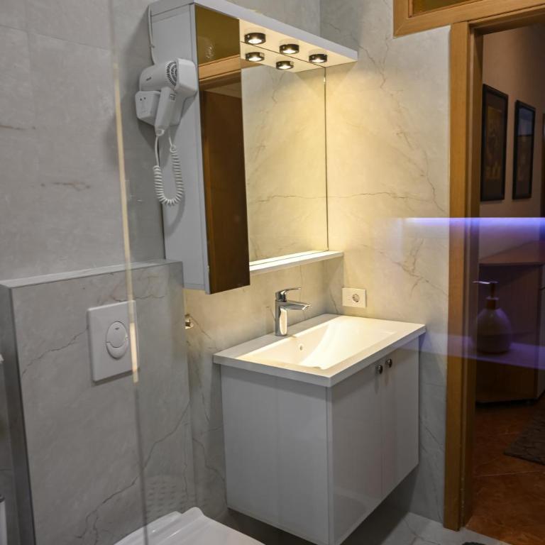 Apartment City Center - Three-Bedroom Apartment - 8