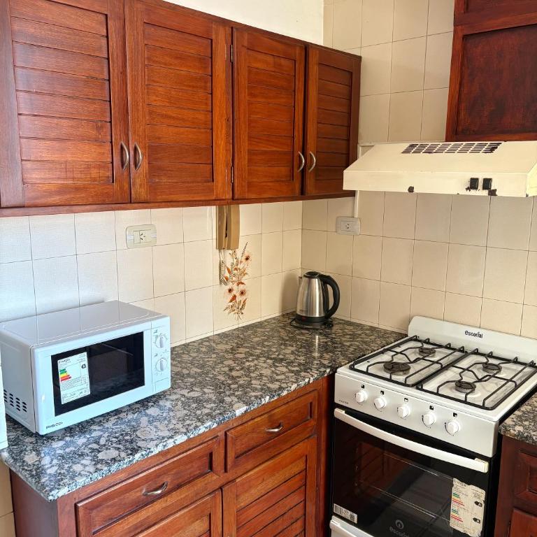 Amplios ambientes en el centro de Jujuy, ubicación ideal - Two-Bedroom Apartment - 12