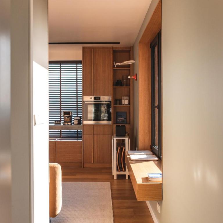 Curated Mountain Apartment Cozy & Nature Views - One-Bedroom Apartment - 9