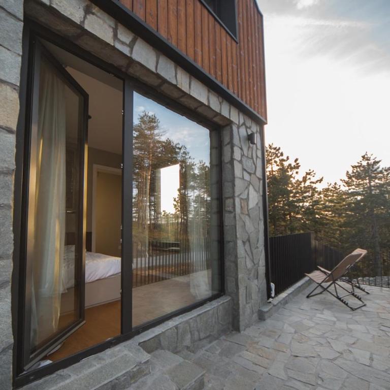 Curated Mountain Apartment Cozy & Nature Views - One-Bedroom Apartment - 77
