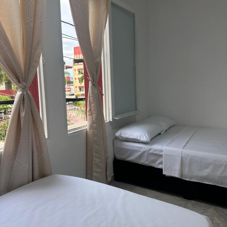 Hotel San Luis - Superior Twin Room with City View - 8