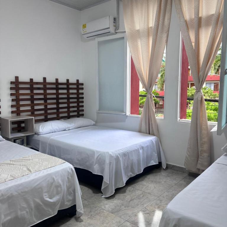 Hotel San Luis - Superior Twin Room with City View - 7