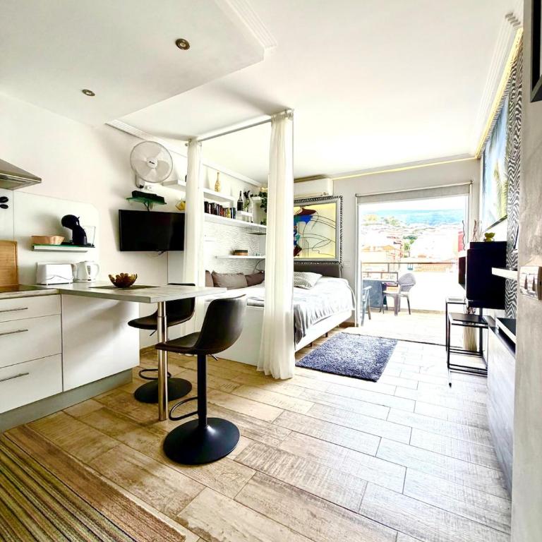 Plaza del Charco, Apartment with Pool, fast Wi-Fi and Views - Apartamento de 1 dormitorio - 43