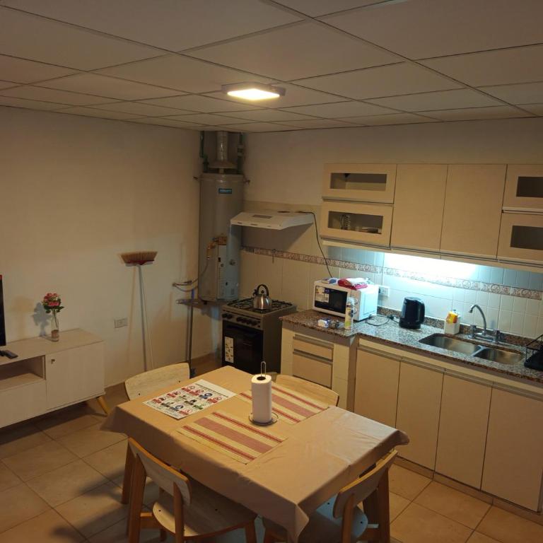 Dpto nqn muy buena ubicación - Apartamento de 1 dormitorio - 4