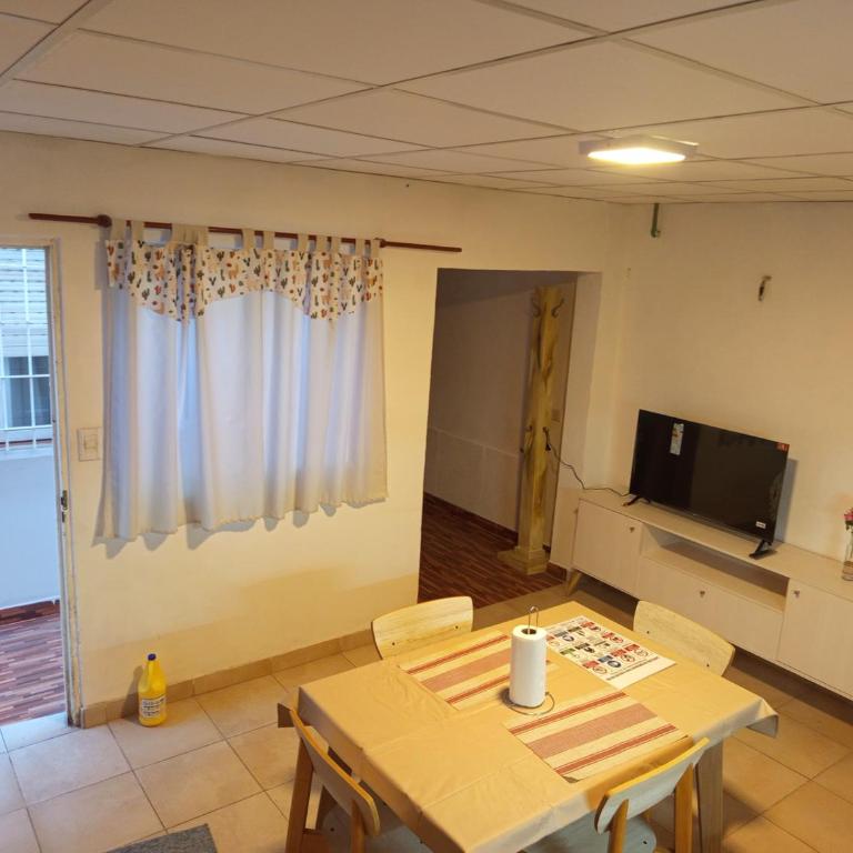 Dpto nqn muy buena ubicación - Apartamento de 1 dormitorio - 5