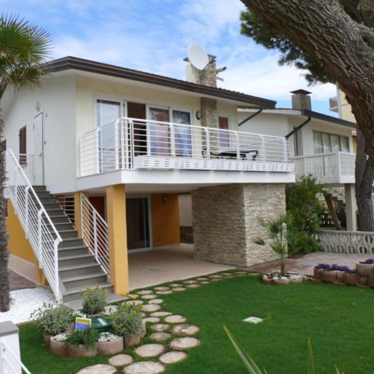 Seafront flat with covered patio - Apartment - 1