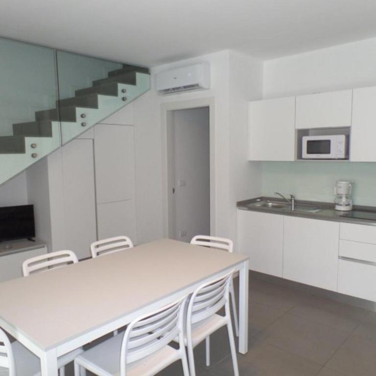 Bright family villa with garden close to the sea - Apartment - 11