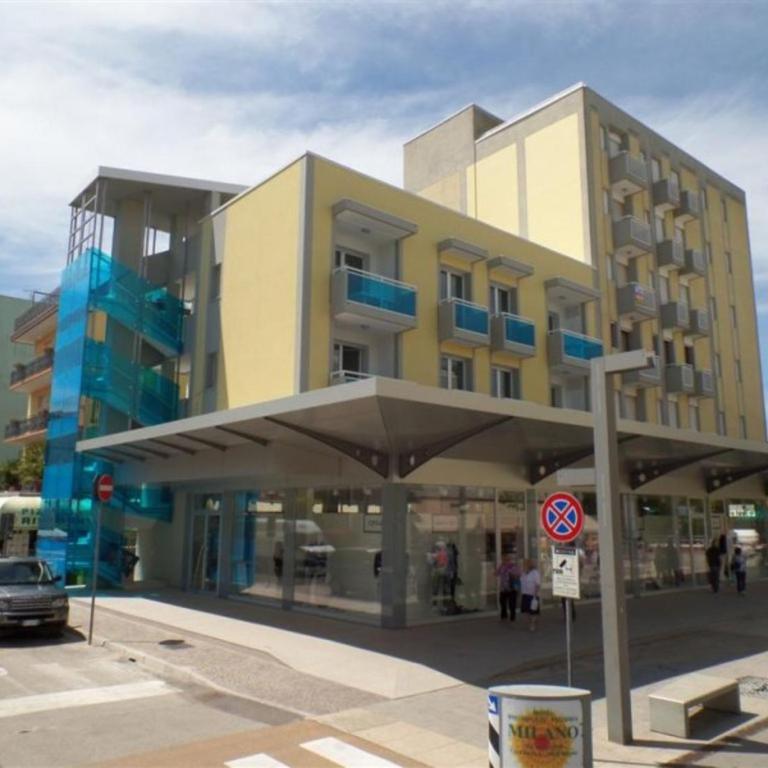 Central flat with two terraces and parking - Apartment - 13