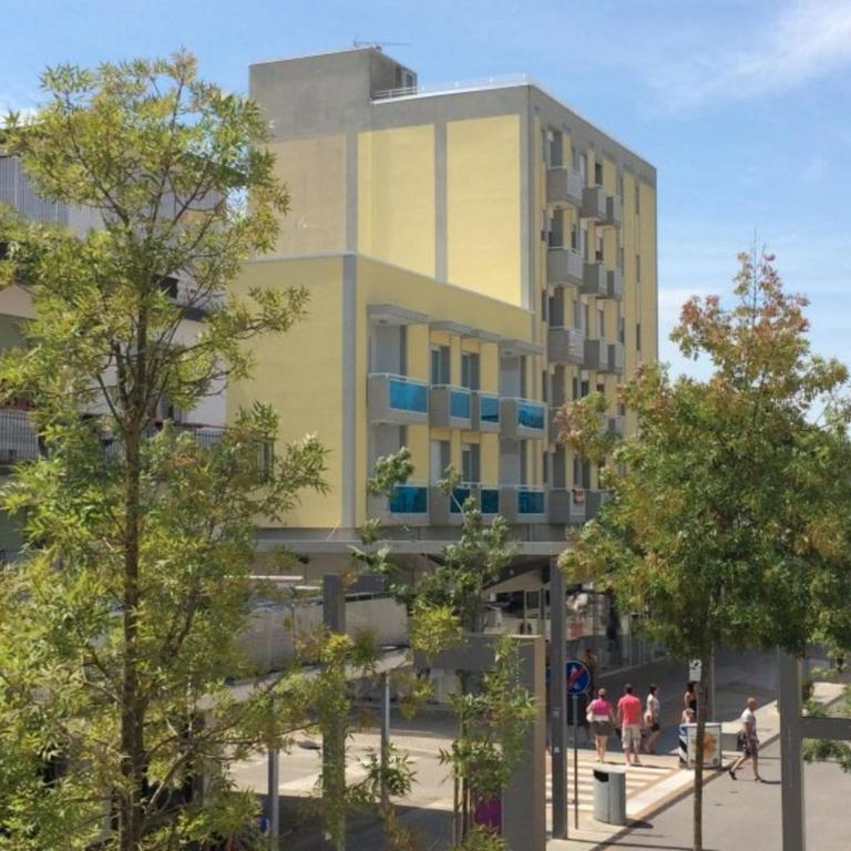 Central stay near the sea with two terraces - Apartment - 10