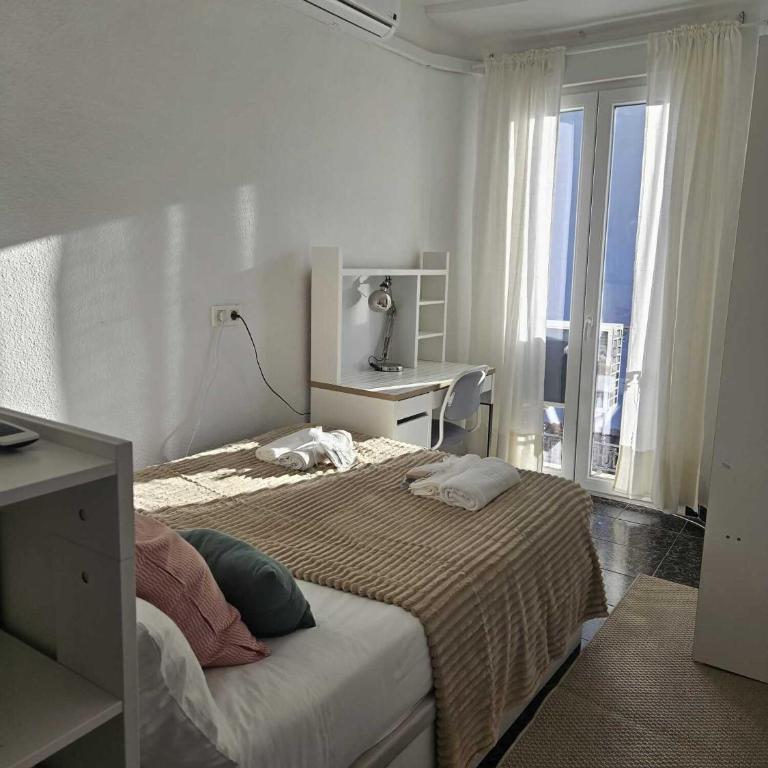 Heart of Málaga · Walk to Beach & Port - Apartamento de 3 dormitorios - 2