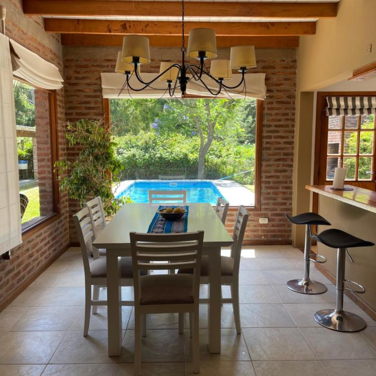 Casa con pileta Bosque Peralta Ramos - Four-Bedroom House - 3