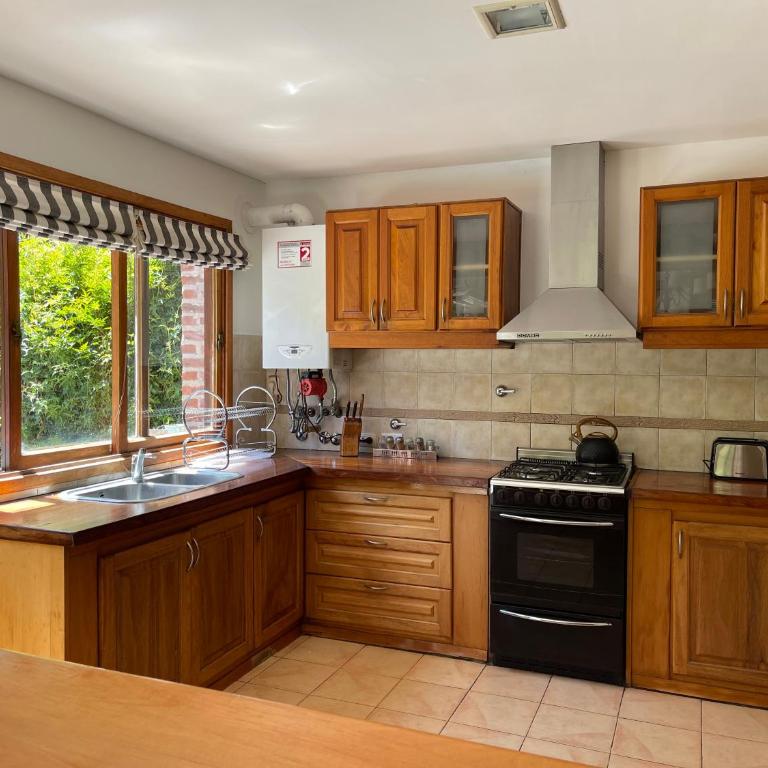 Casa con pileta Bosque Peralta Ramos - Four-Bedroom House - 5