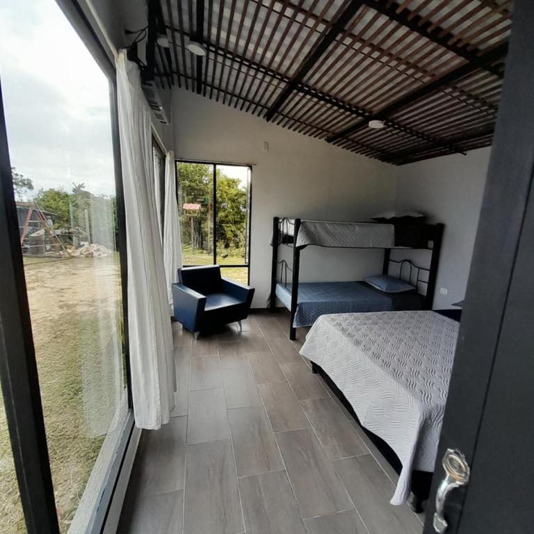 Cabaña Campestre Buena Vista Anolaima - Habitación Cuádruple con vistas a la montaña - 2