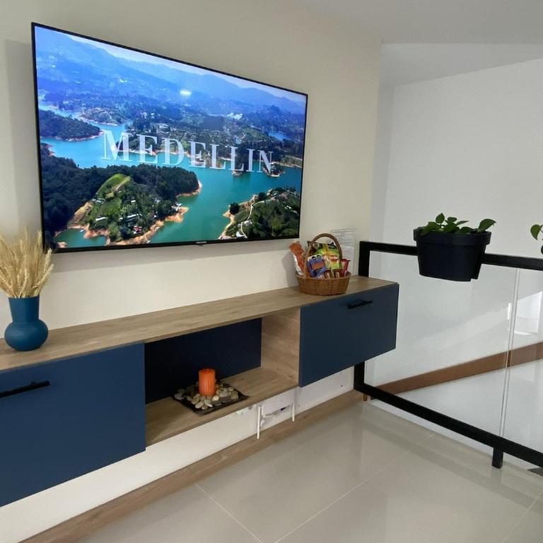 Your home in Medellín , 2 Bedrooms, La Floresta - Apartamento de 2 dormitorios con balcón - 2