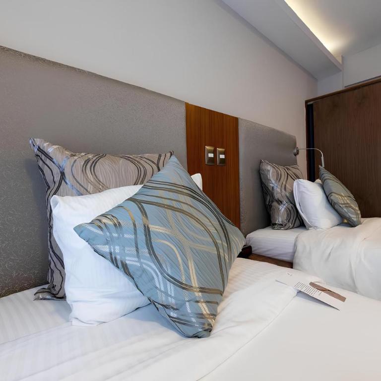 JTowers - Deluxe Twin Room - 10