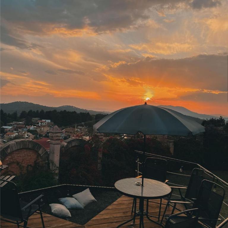Lumbai Glamping Mazamitla - Habitación con cama grande y bañera de hidromasaje - 12