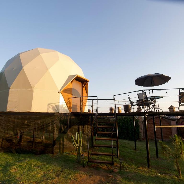Lumbai Glamping Mazamitla - Habitación con cama grande y bañera de hidromasaje - 9