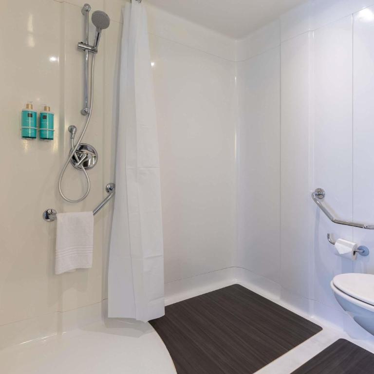 Novotel Suites Paris Stade de France - Standard Double Room with Sofa Bed - Disability Access - 3