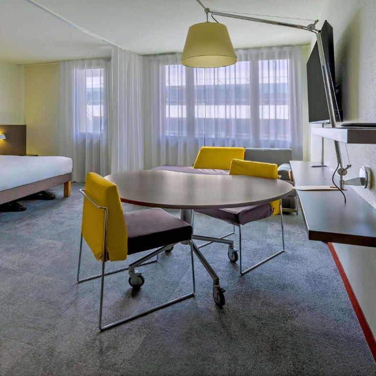 Novotel Suites Paris Stade de France - Superior Suite with Double Bed, Single Bed and Sofa Bed - 16