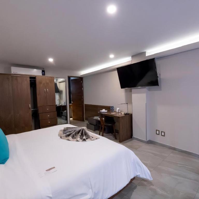 JTowers - Suite with Balcony - 11