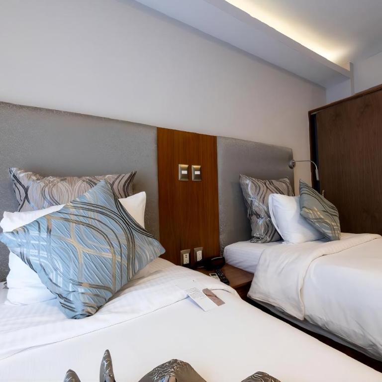 JTowers - Deluxe Twin Room - 11