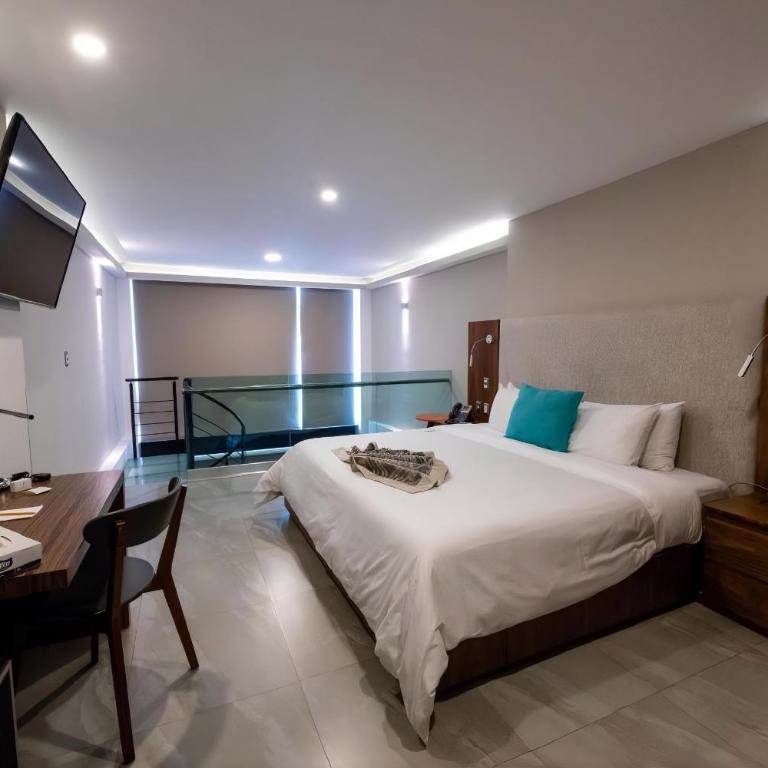 JTowers - Suite with Balcony - 12