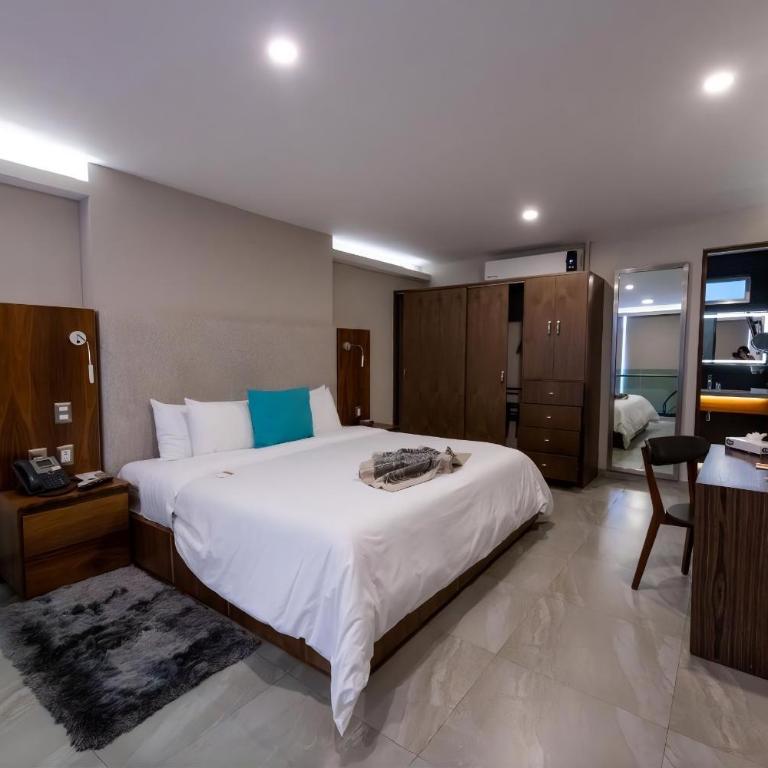 JTowers - Suite with Balcony - 14