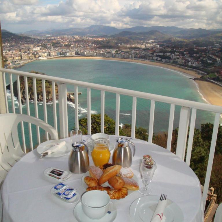Mercure Monte Igueldo - Habitación PrivilÃ¨ge Doble con balcón, vistas al mar y 1 cama doble o 2 individuales. - 9