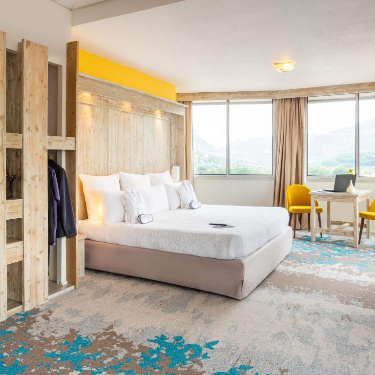 Mercure Millau - Suite with One Double Bed and View - 2