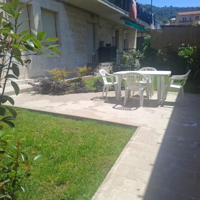 Appartamento con Giardino - Appartamento con 2 Camere da Letto - 2