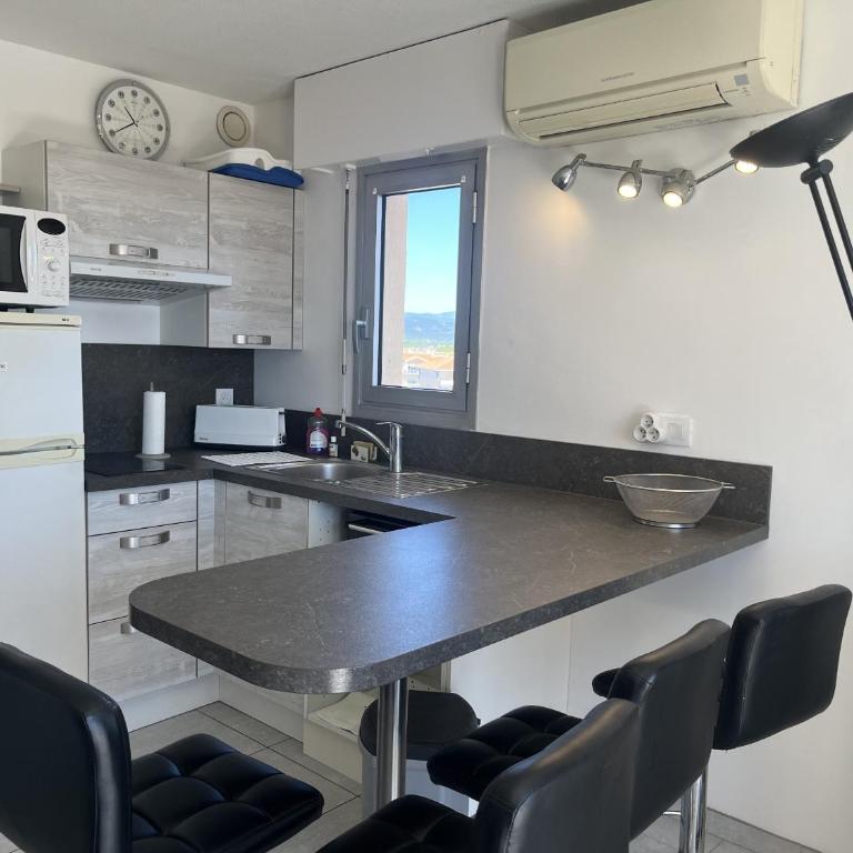 Frejus-Plage limite Port Frejus studio coin nuit - Studio - Vue sur Mer - 3