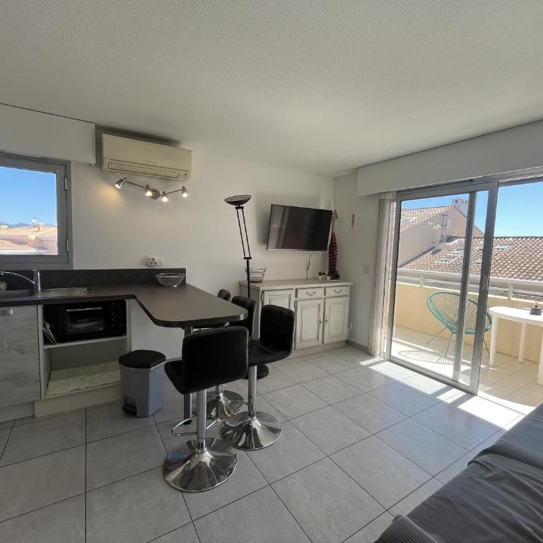 Frejus-Plage limite Port Frejus studio coin nuit - Studio - Vue sur Mer - 5