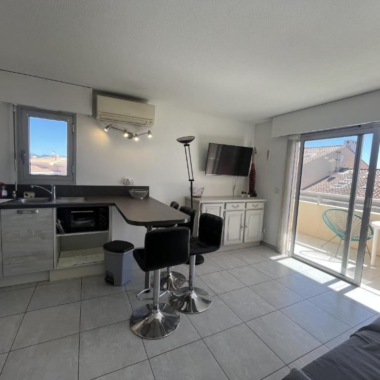Frejus-Plage limite Port Frejus studio coin nuit - Studio - Vue sur Mer - 14