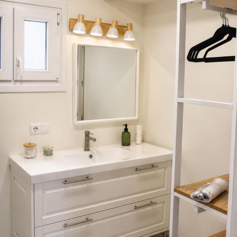 Boutique Coastal Retreat 2BR 2BA AC - Apartamento de 2 dormitorios - 11
