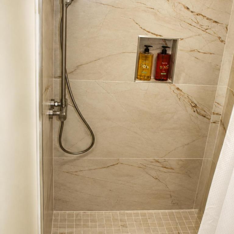 Boutique Coastal Retreat 2BR 2BA AC - Apartamento de 2 dormitorios - 10