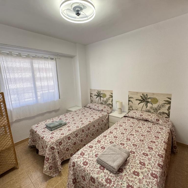 Estupendo apartamento con piscina y vistas al mar - Three-Bedroom Apartment - 10