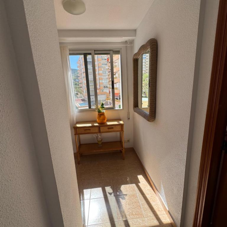 Estupendo apartamento con piscina y vistas al mar - Three-Bedroom Apartment - 18