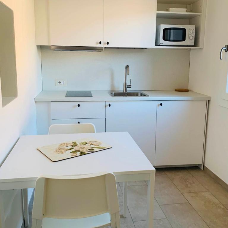 Vicolo Fiori, appena ristrutturata, centralissima e ad un passo dal lago! - Appartamento con 1 Camera da Letto - 10